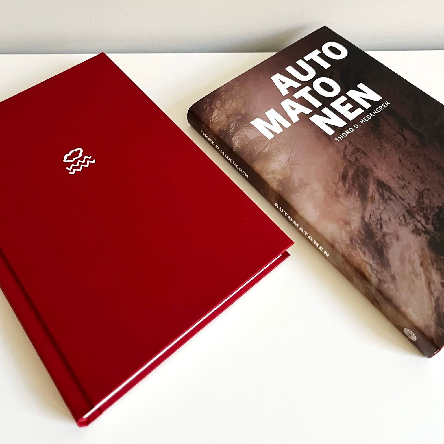 En hög automatoner.