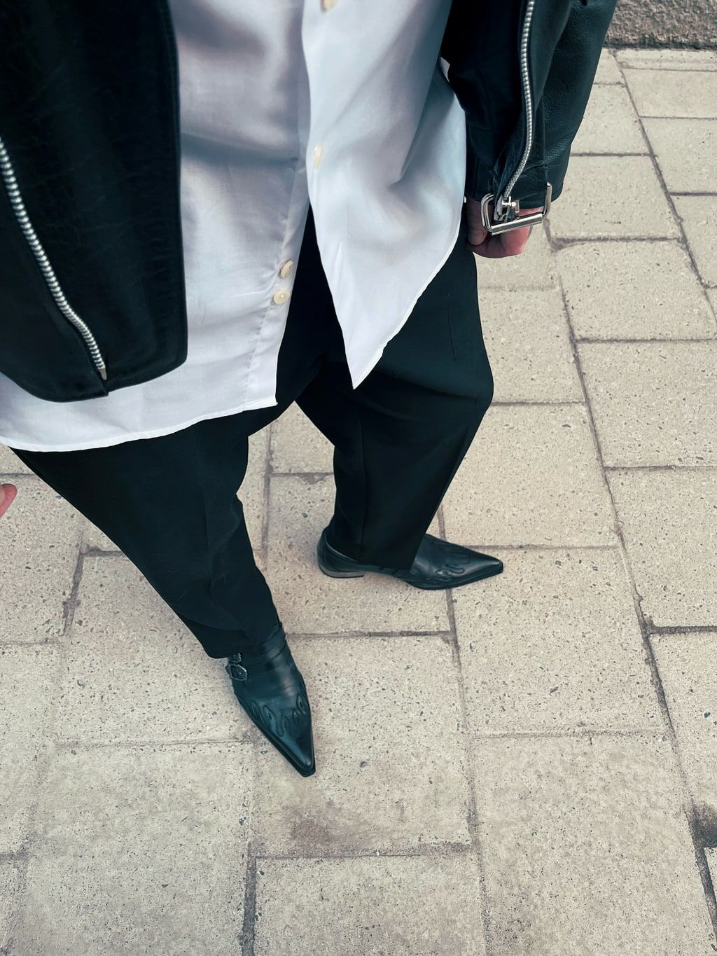 Spetsiga skor på väg till födelsedagsmiddag